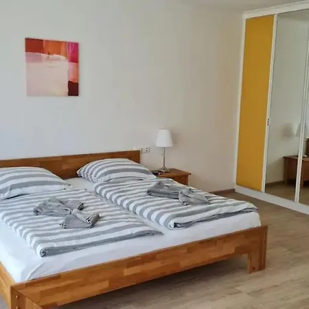Apartment Ferienwohnung Mit Bergblick Am Golfplatz